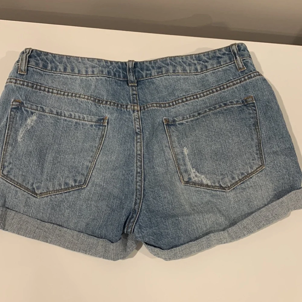 Shorts - Picture 4 of 4